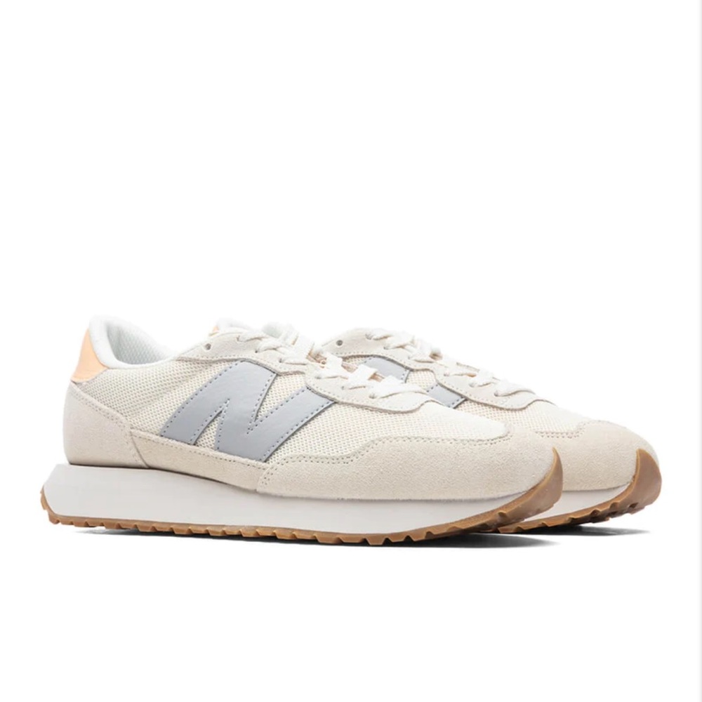 WOMEN'S New Balance 237 - ANGORA/WHITE